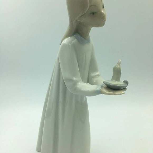 Lladro Girl with Candle - Picture 1 of 5